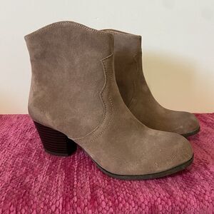 NEW Lucky Brand Tablita Suede Ankle Boots Taupe Tan Size 7